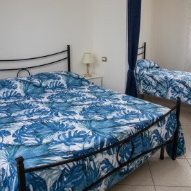 Double room with attached small bed