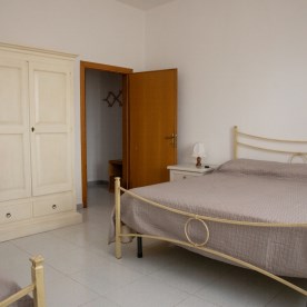 Double bedroom with cot